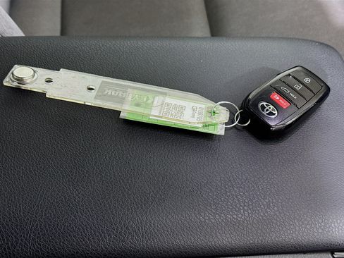 Certified 2025 Toyota Camry LE FWD image 33