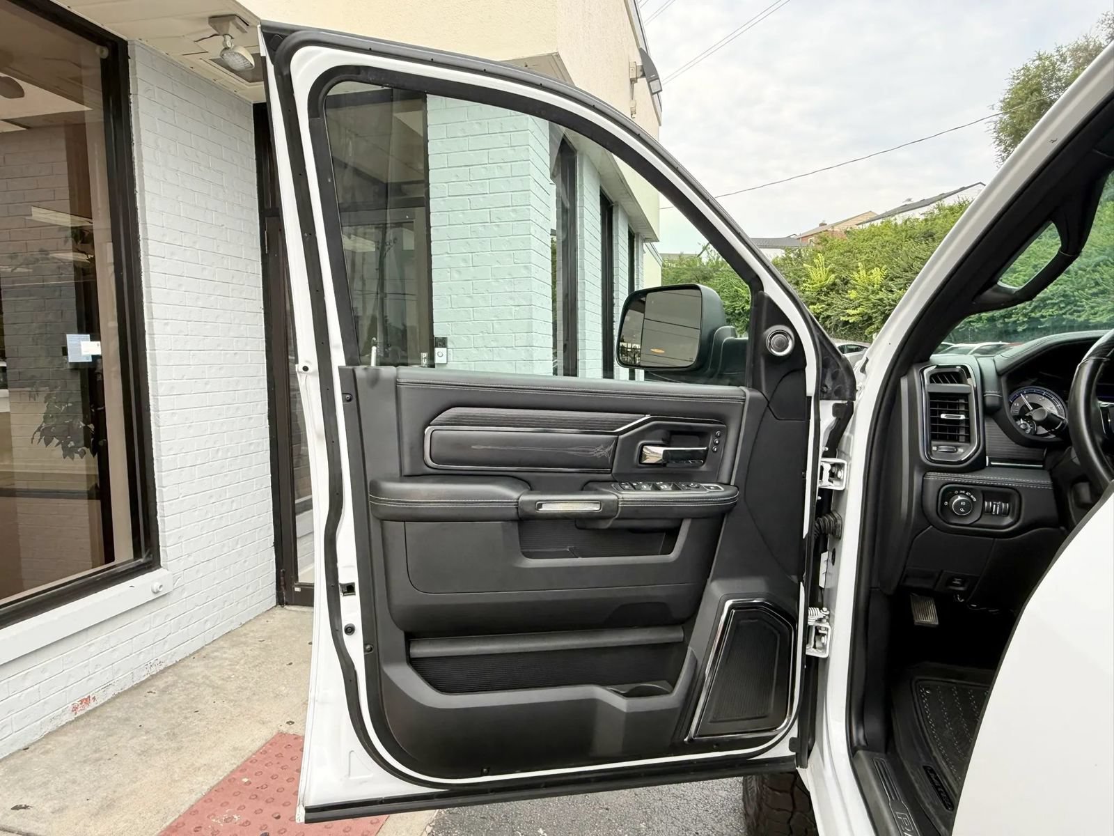 Used 2022 RAM 2500 Limited AWD/4WD image 10