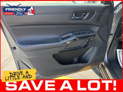 Used 2024 Nissan Pathfinder SV FWD image 11