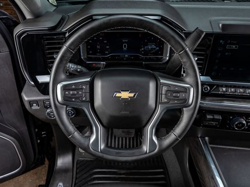 Used 2024 Chevrolet Silverado 2500 LTZ w/ LTZ Convenience Package image 18