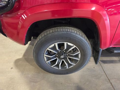 Used 2021 Toyota Tacoma TRD Sport w/ TRD Premium Sport Package AWD/4WD image 3