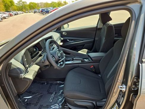 New 2026 Hyundai Elantra SE FWD image 22