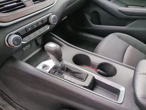 Used 2025 Nissan Altima 2.5 SV FWD image 18