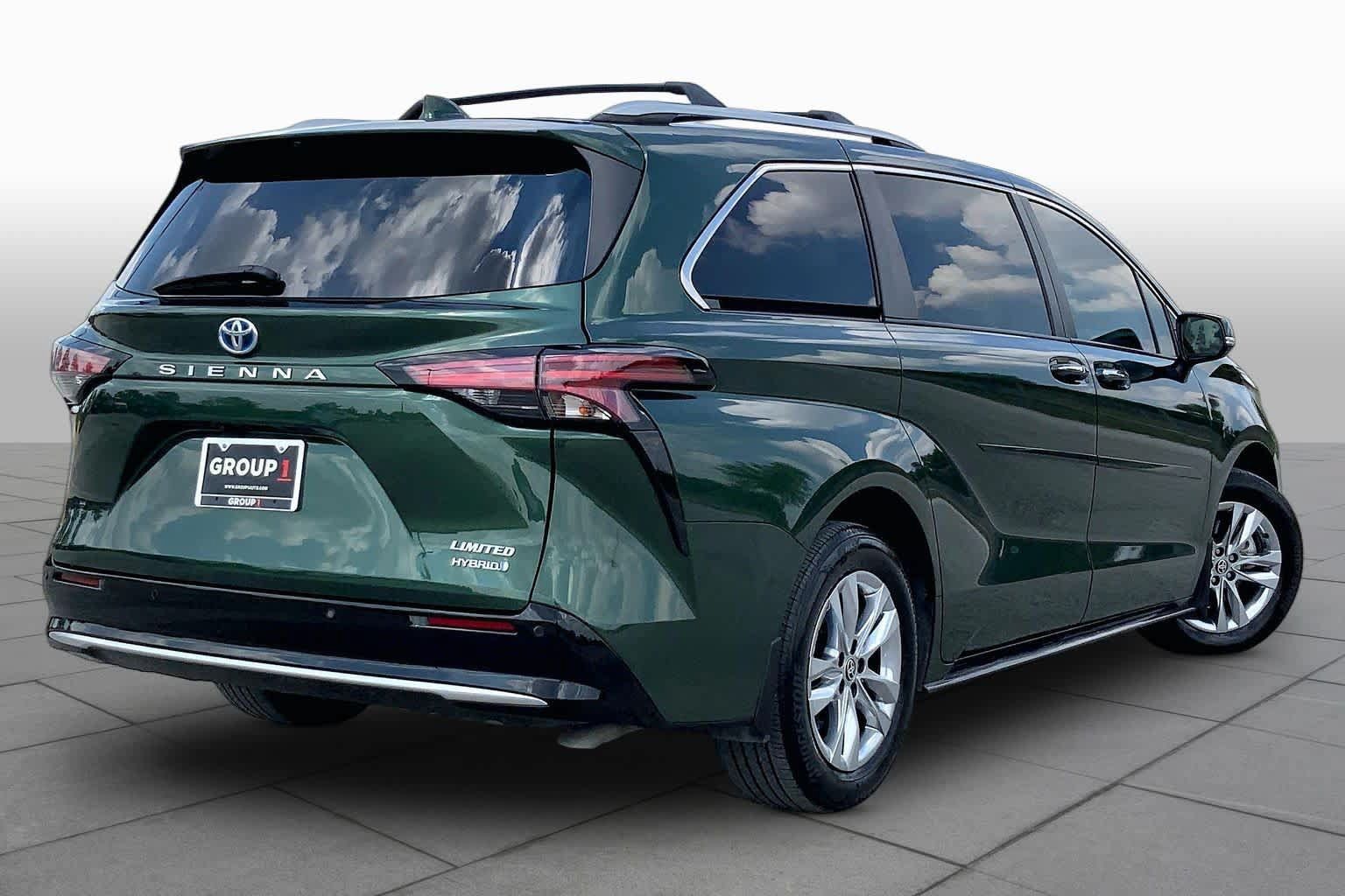 Used 2024 Toyota Sienna Limited FWD image 13