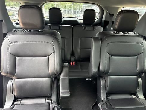 Used 2023 Ford Explorer XLT w/ Equipment Group 202A AWD/4WD image 9