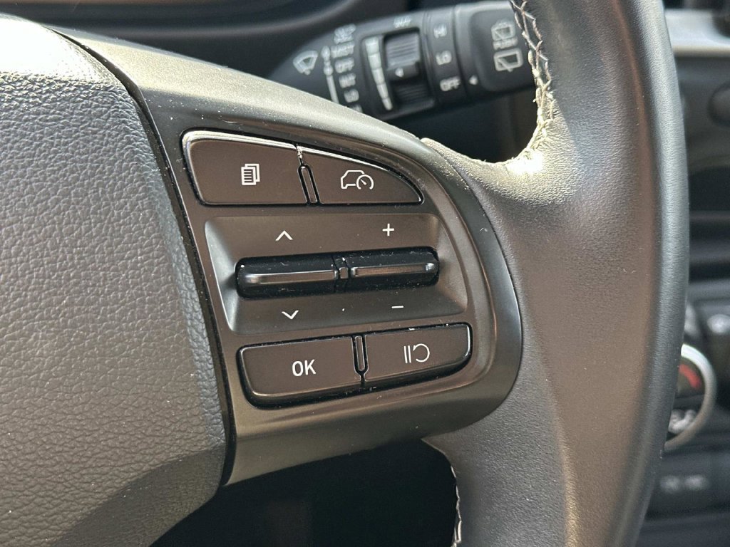 Used 2025 Hyundai Venue SEL FWD image 23