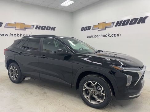 New 2026 Chevrolet Trax LT w/ Driver Confidence Package image 3