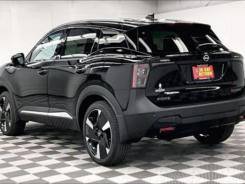 New 2026 Nissan Kicks SR w/ SR Premium Package AWD/4WD image 3