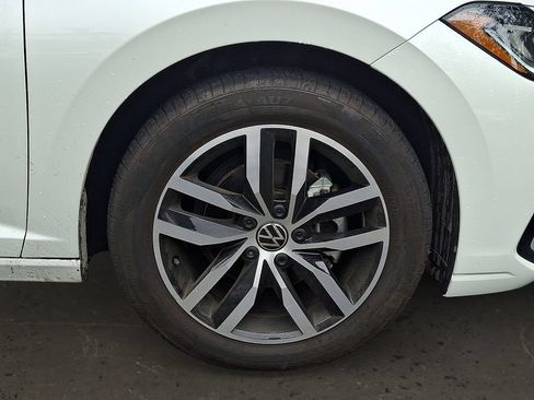 Used 2025 Volkswagen Jetta SE FWD image 10
