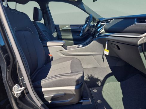 New 2025 Jeep Grand Cherokee Laredo image 26