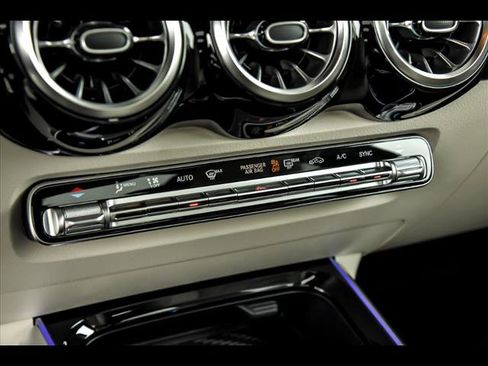 New 2025 Mercedes-Benz GLB 250 4MATIC image 20