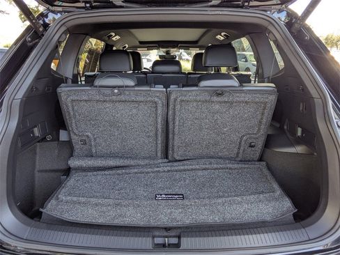 Used 2024 Volkswagen Tiguan SE R-Line image 13