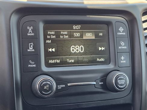 Used 2018 Jeep Cherokee Latitude w/ Altitude Package AWD/4WD image 18