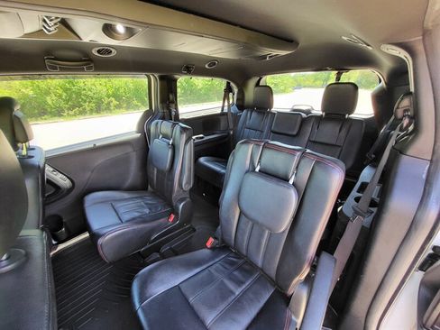 Used 2017 Dodge Grand Caravan GT FWD image 16