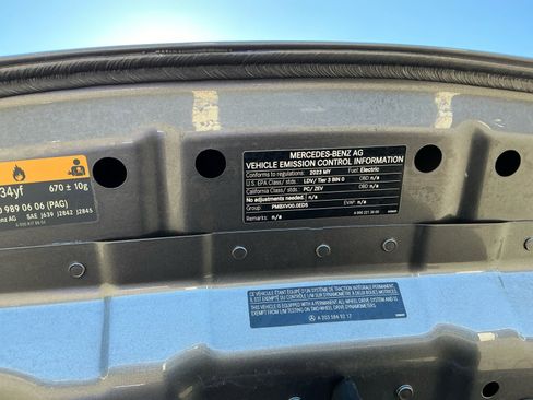 Used 2023 Mercedes-Benz EQB 350 4MATIC SUV image 25