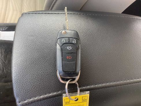 Used 2016 Ford Fusion SE FWD image 20