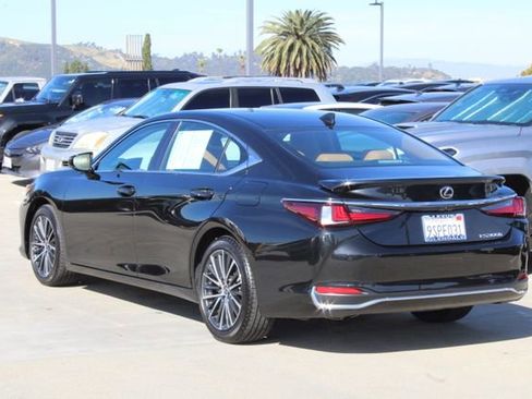 Certified 2025 Lexus ES 300h w/ Premium Package image 18