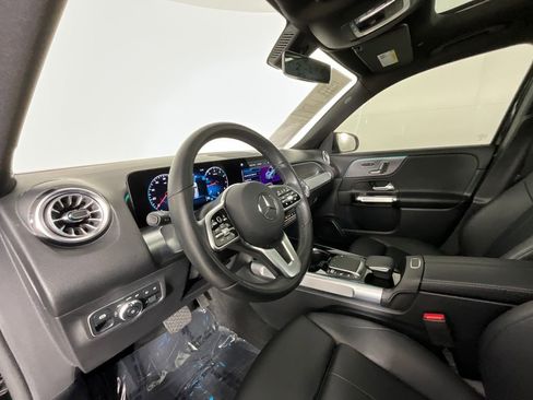 Used 2022 Mercedes-Benz GLB 250 image 18