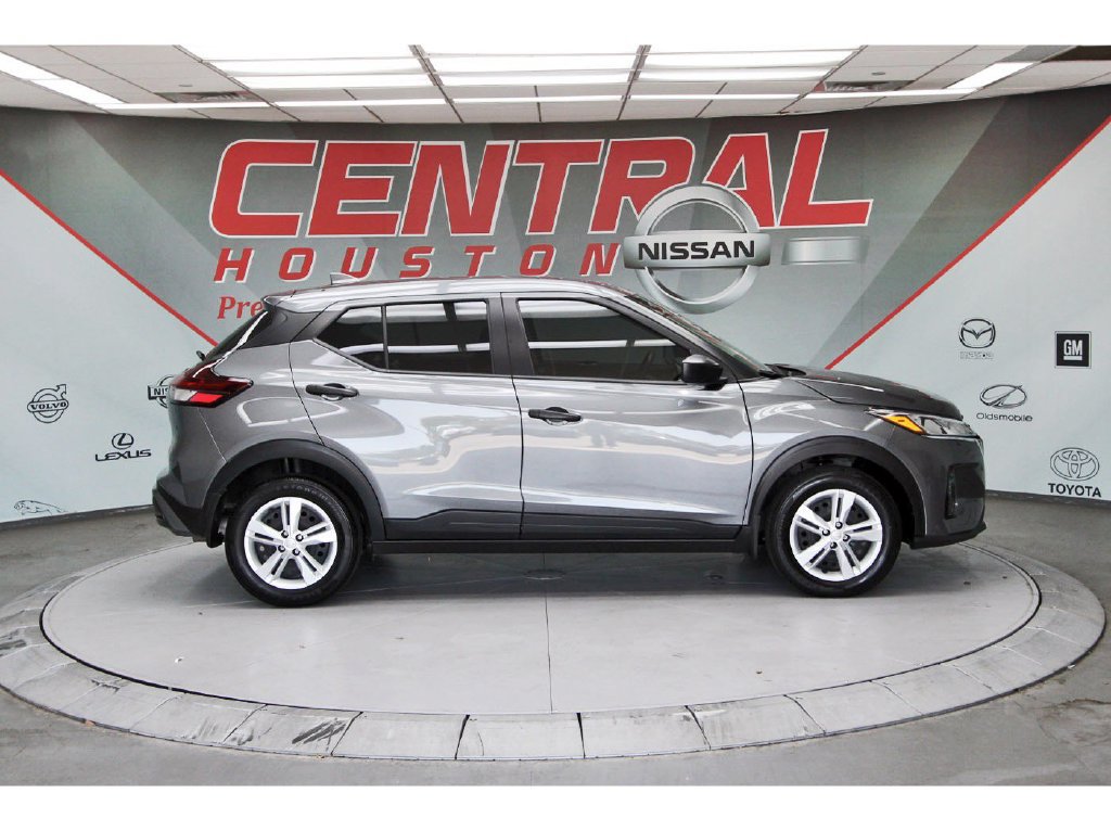 Certified 2025 Nissan Kicks Play S FWD image 5