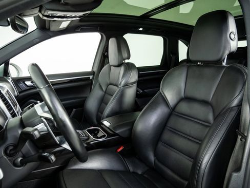 Used 2015 Porsche Cayenne S image 5