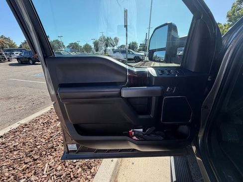 Used 2015 Ford F150 Platinum w/ Equipment Group 701A Luxury AWD/4WD image 12