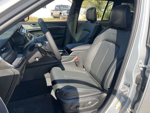 New 2024 Jeep Grand Cherokee Overland AWD/4WD image 21