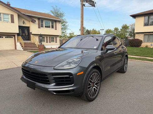 Used 2022 Porsche Cayenne S Platinum AWD/4WD image 3