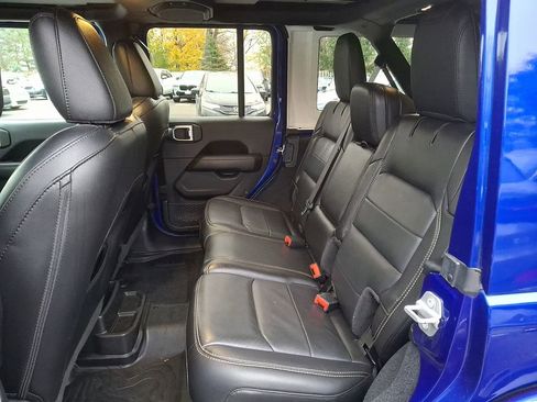 Used 2020 Jeep Wrangler Unlimited Sahara image 9