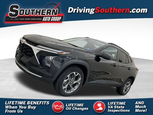 Used 2024 Chevrolet Trax LT w/ Driver Confidence Package FWD image 1