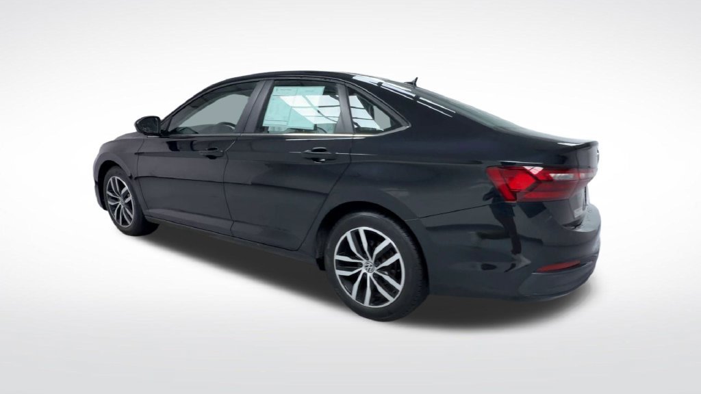Used 2025 Volkswagen Jetta SE FWD image 6