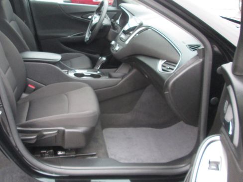 Used 2019 Chevrolet Malibu LS image 13