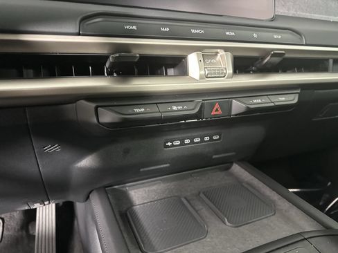 Used 2027 Kia Telluride EX w/ Towing Package FWD image 18