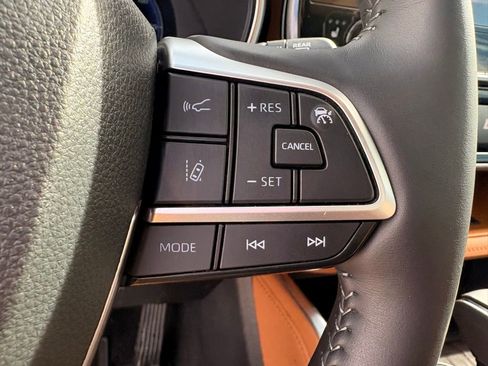 Used 2024 Toyota Highlander Platinum image 27