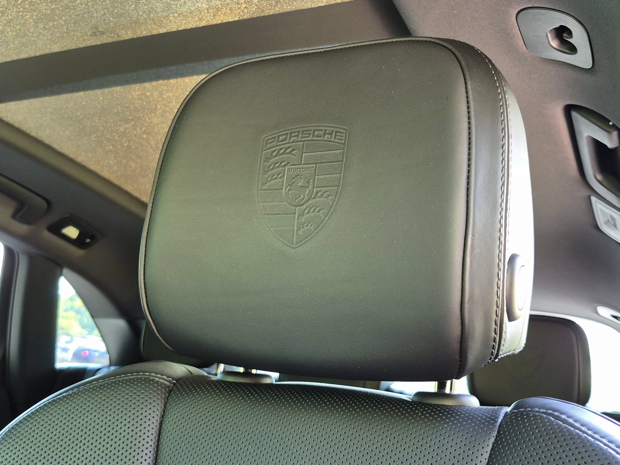 Certified 2024 Porsche Macan S AWD/4WD image 6