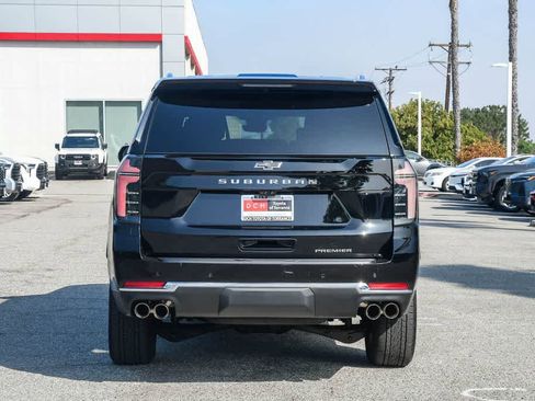 Used 2026 Chevrolet Suburban Premier RWD image 8