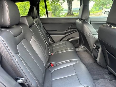Used 2026 Jeep Cherokee Limited AWD/4WD image 11