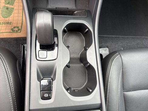 Certified 2025 Volvo XC40 B5 Core image 30