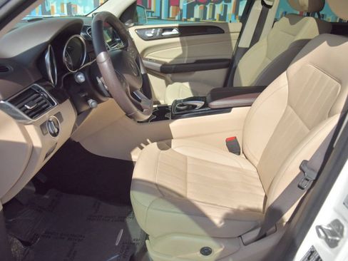 Used 2017 Mercedes-Benz GLE 350 w/ Premium 1 Package image 19