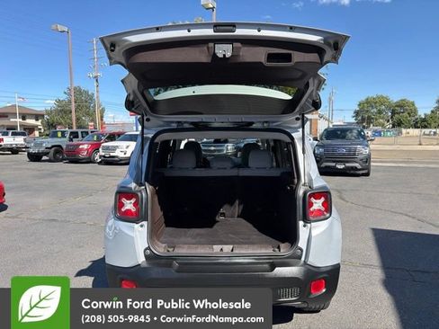Used 2015 Jeep Renegade Latitude AWD/4WD image 29