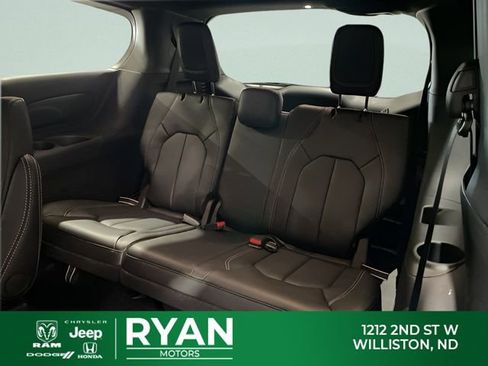 New 2026 Chrysler Pacifica Select AWD/4WD image 63