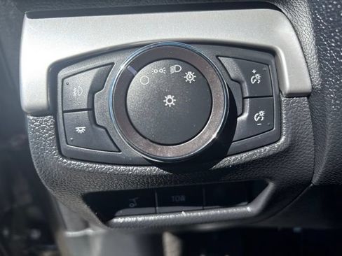 Used 2017 Ford Explorer XLT w/ Equipment Group 202A AWD/4WD image 16