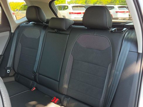 Used 2023 Volkswagen Taos SE w/ Panoramic Sunroof Package FWD image 47