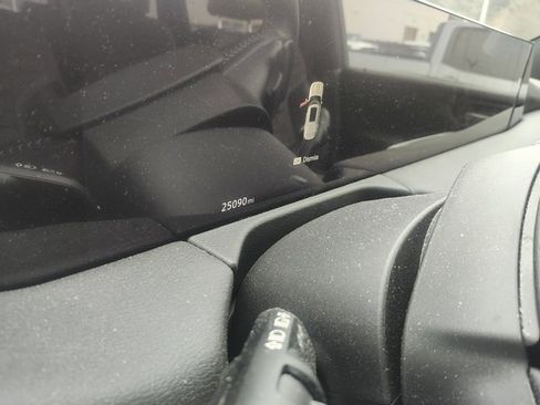 Used 2025 Nissan Armada Platinum image 14