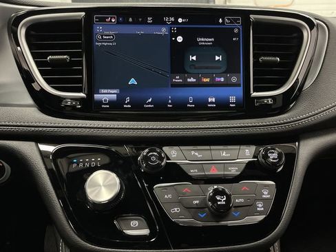 New 2026 Chrysler Pacifica Limited w/ S Appearance Package image 9