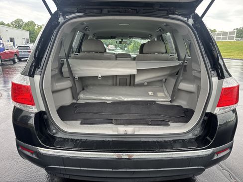 Used 2012 Toyota Highlander FWD w/ Tech Pkg image 7