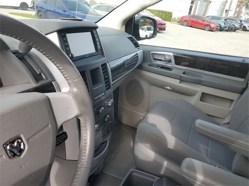 Used 2009 Dodge Grand Caravan SXT w/ Entertainment Group 2 image 19