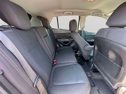 Used 2019 Chevrolet Trax LS FWD image 29