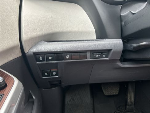 Used 2024 Toyota Sienna LE AWD/4WD image 25