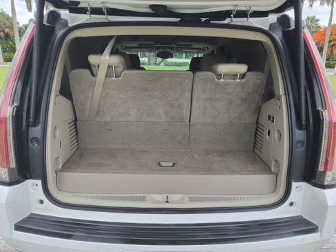 Used 2016 Cadillac Escalade Luxury RWD image 48