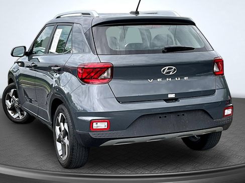 Used 2025 Hyundai Venue SEL FWD image 3